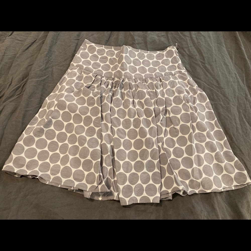 Esprit skirt in grey and white.